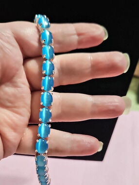 Vintage Avon Blue Cat's Eye Silver-Tone Bracelet Like New